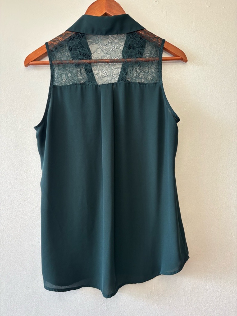 Express Sleeveless Lace Yoke Blouse Dark Green Button Front Size M - Picture 3 of 8